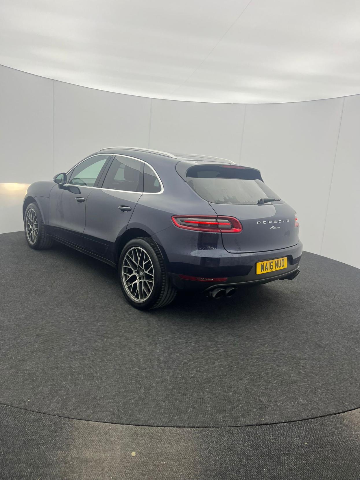 Porsche Macan 2.0T SUV 5dr Petrol PDK 4WD Euro 6 (s/s) (252 ps)