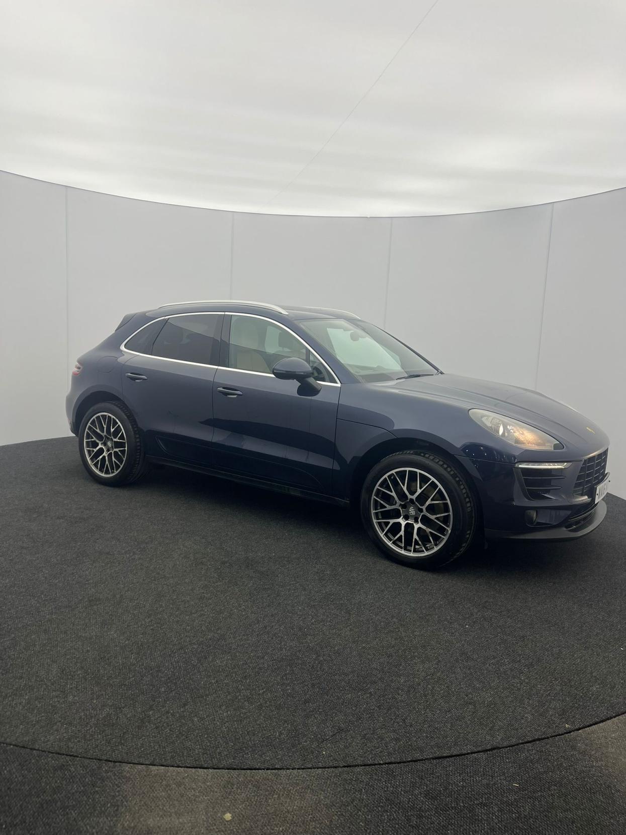 Porsche Macan 2.0T SUV 5dr Petrol PDK 4WD Euro 6 (s/s) (252 ps)