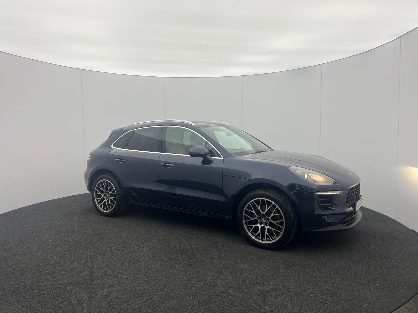 Porsche Macan 2.0T SUV 5dr Petrol PDK 4WD Euro 6 (s/s) (252 ps)