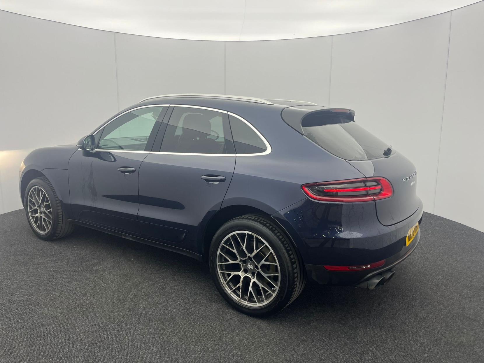 Porsche Macan 2.0T SUV 5dr Petrol PDK 4WD Euro 6 (s/s) (252 ps)