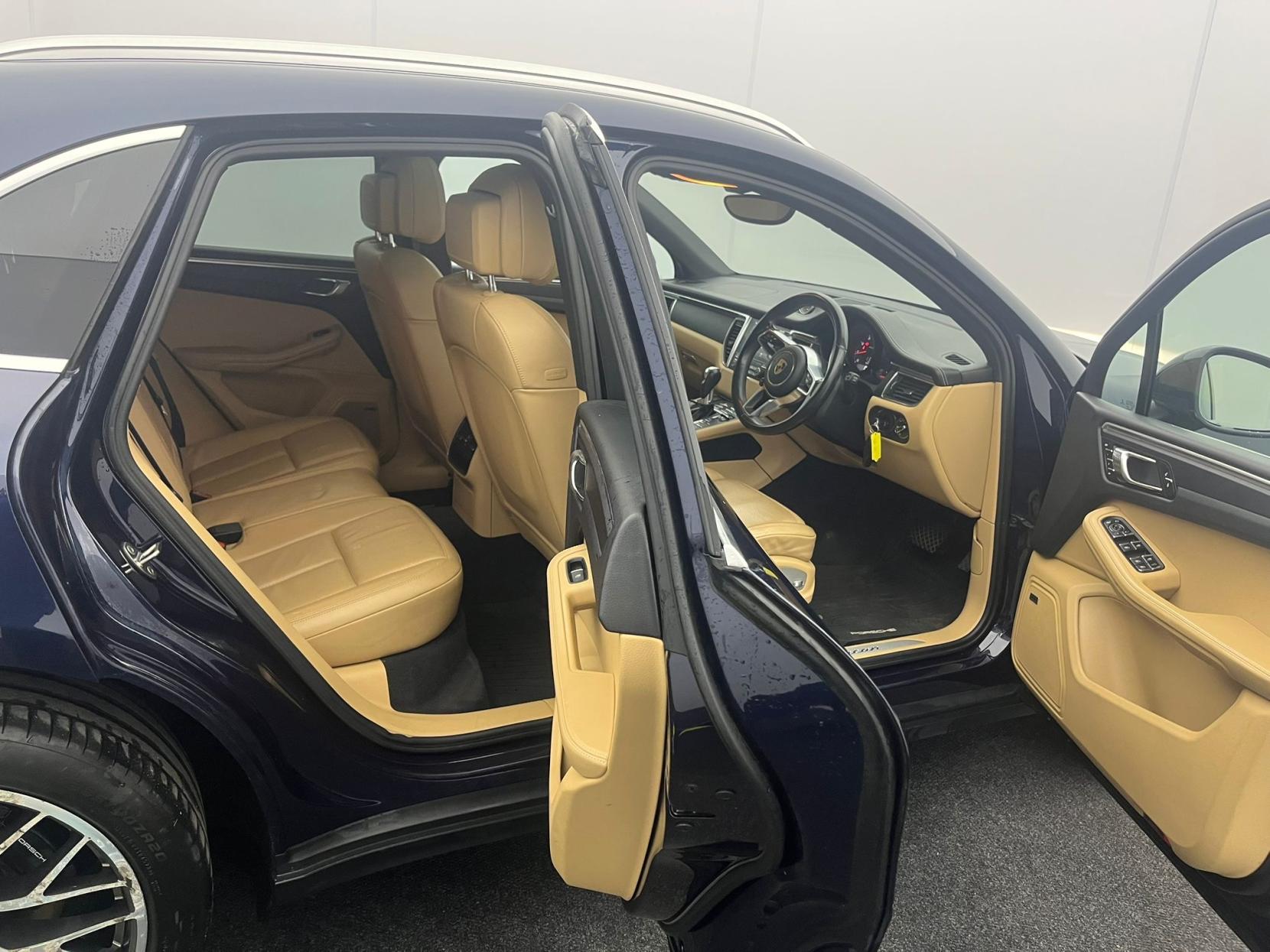 Porsche Macan 2.0T SUV 5dr Petrol PDK 4WD Euro 6 (s/s) (252 ps)