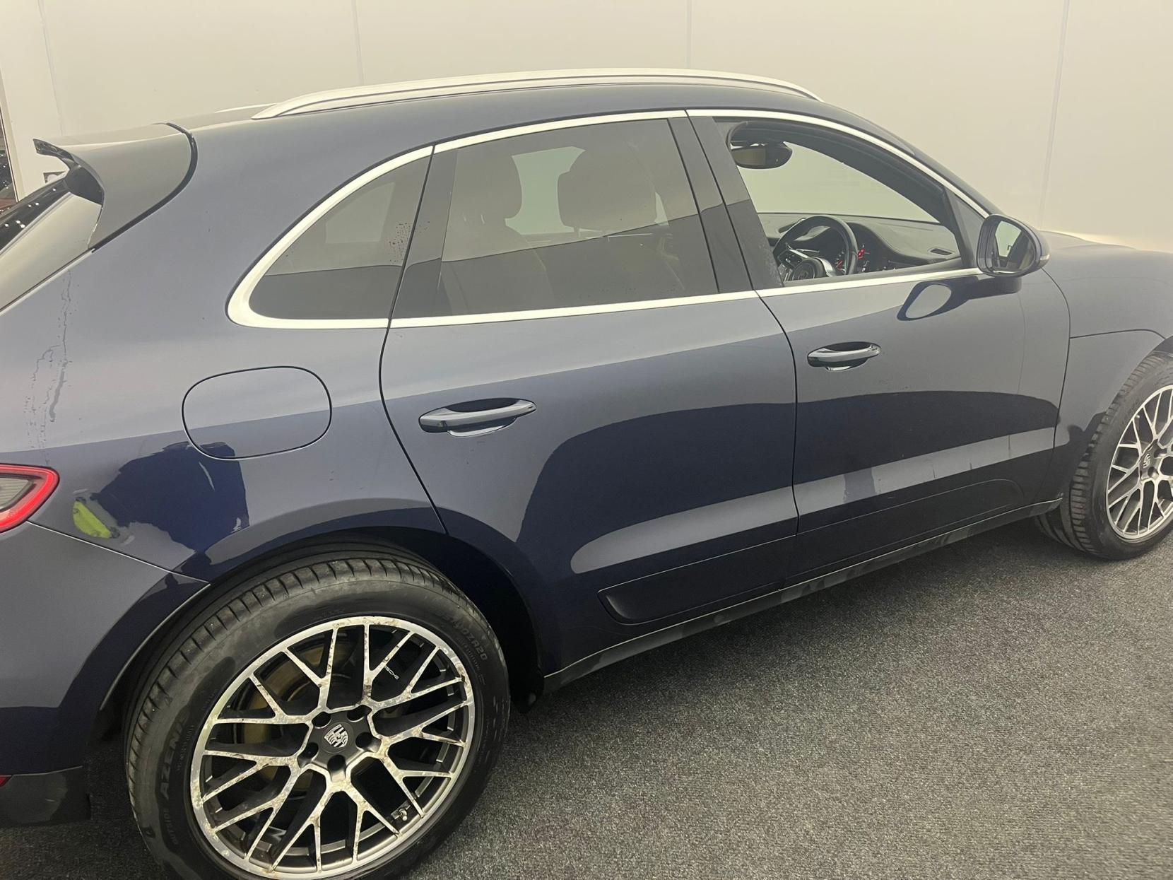 Porsche Macan 2.0T SUV 5dr Petrol PDK 4WD Euro 6 (s/s) (252 ps)