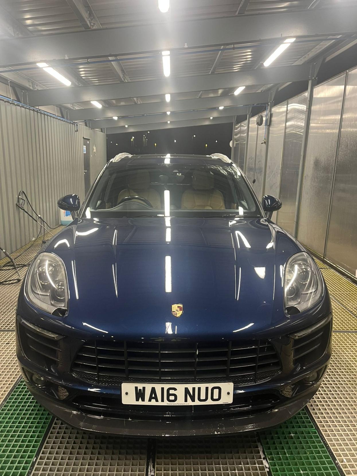 Porsche Macan 2.0T SUV 5dr Petrol PDK 4WD Euro 6 (s/s) (252 ps)