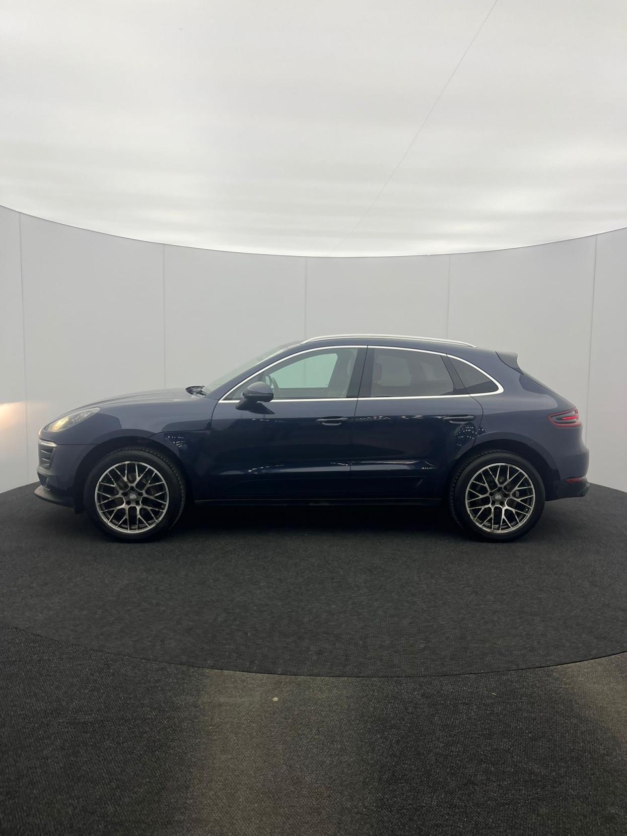 Porsche Macan 2.0T SUV 5dr Petrol PDK 4WD Euro 6 (s/s) (252 ps)