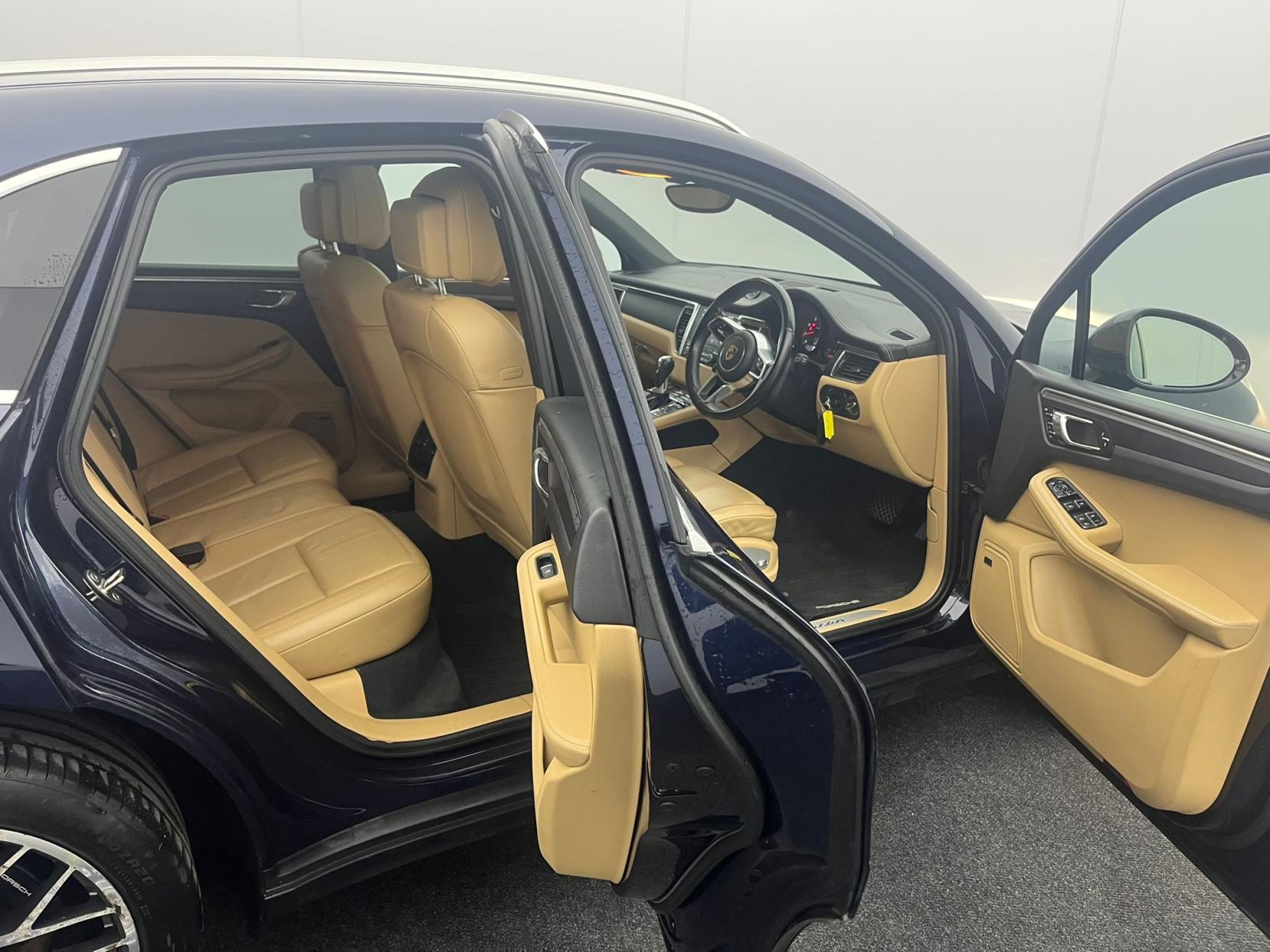 Porsche Macan 2.0T SUV 5dr Petrol PDK 4WD Euro 6 (s/s) (252 ps)