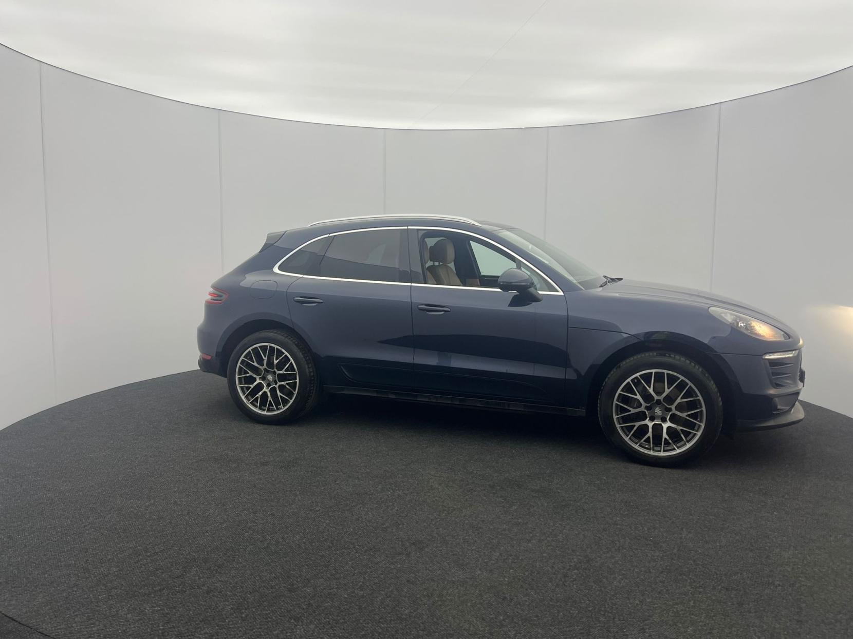 Porsche Macan 2.0T SUV 5dr Petrol PDK 4WD Euro 6 (s/s) (252 ps)
