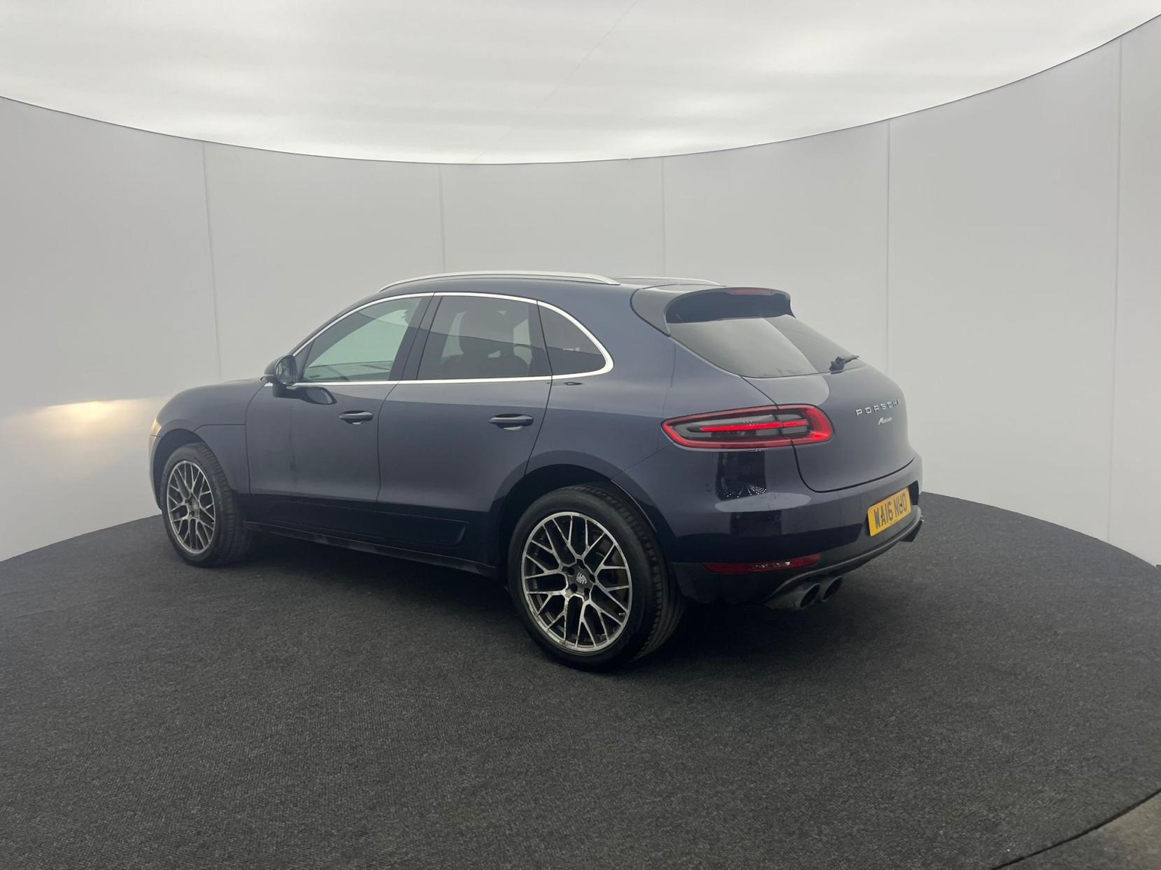 Porsche Macan 2.0T SUV 5dr Petrol PDK 4WD Euro 6 (s/s) (252 ps)