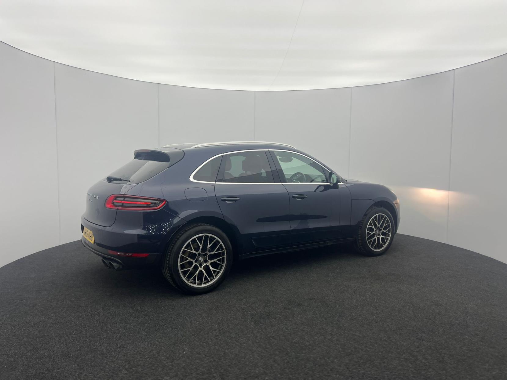 Porsche Macan 2.0T SUV 5dr Petrol PDK 4WD Euro 6 (s/s) (252 ps)