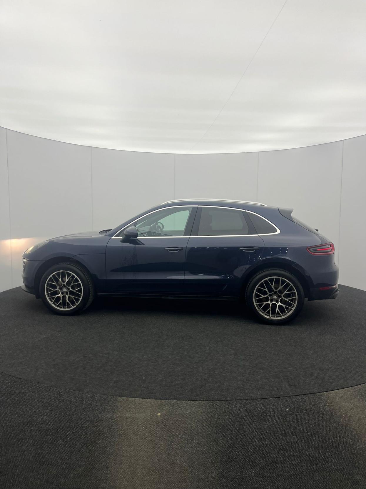 Porsche Macan 2.0T SUV 5dr Petrol PDK 4WD Euro 6 (s/s) (252 ps)