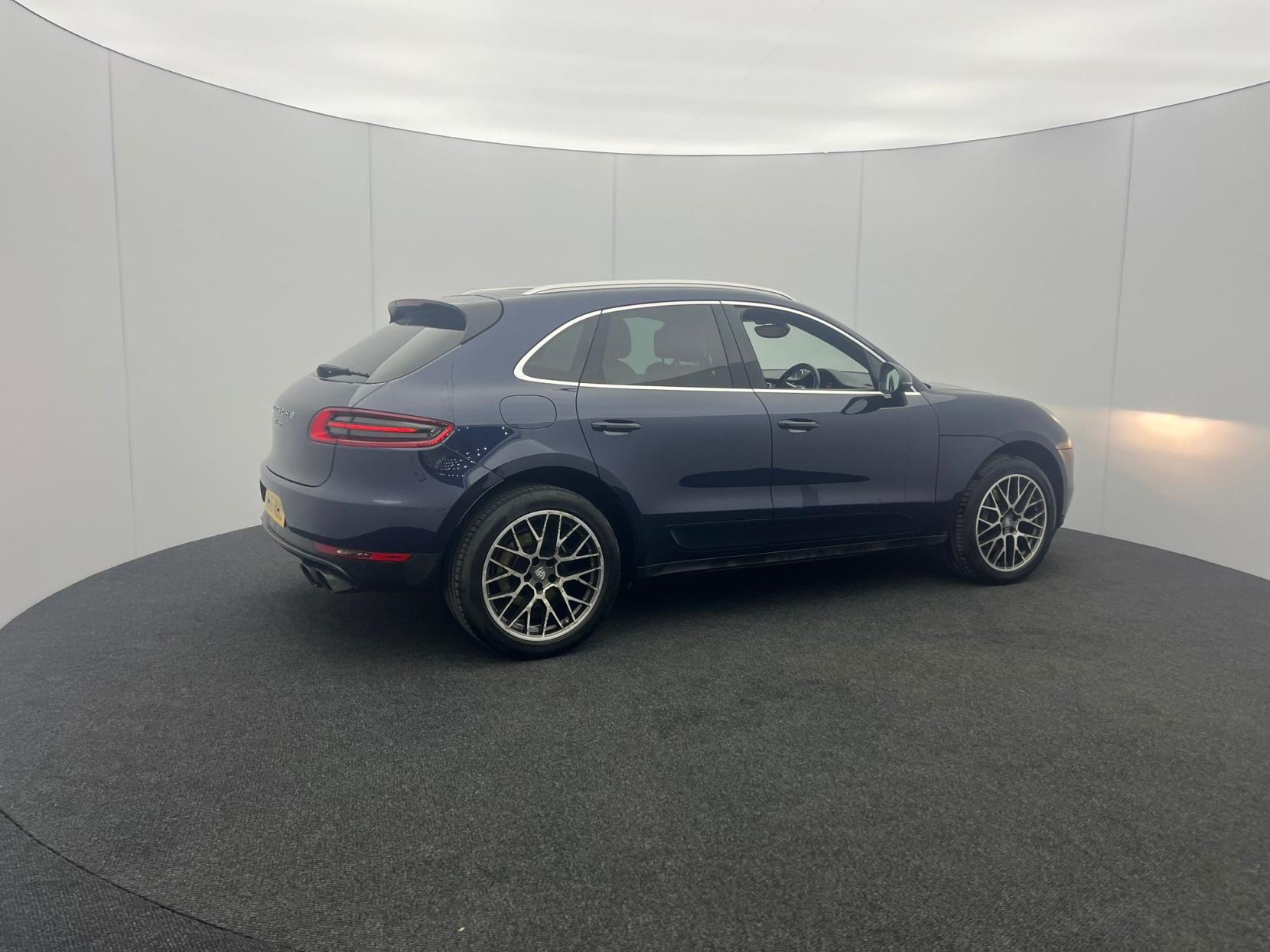 Porsche Macan 2.0T SUV 5dr Petrol PDK 4WD Euro 6 (s/s) (252 ps)
