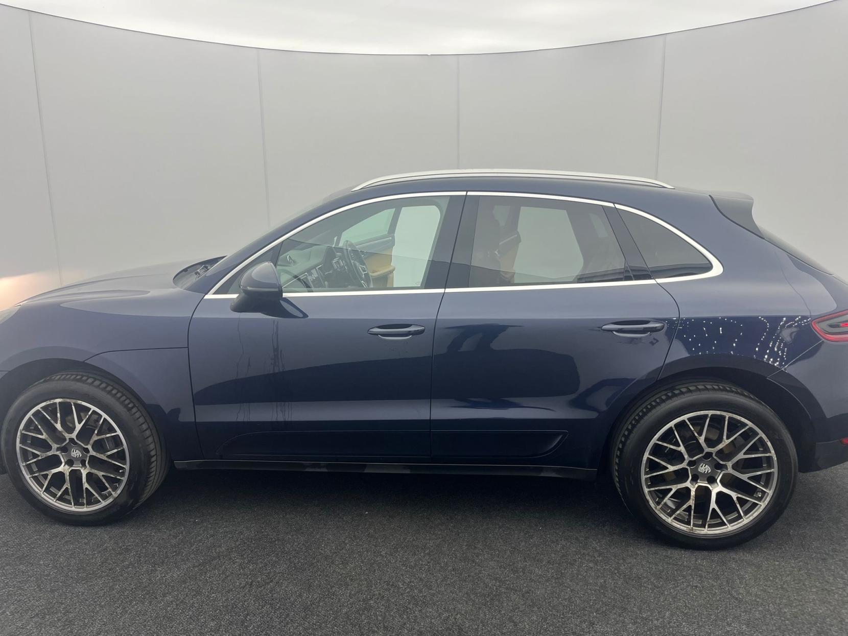 Porsche Macan 2.0T SUV 5dr Petrol PDK 4WD Euro 6 (s/s) (252 ps)