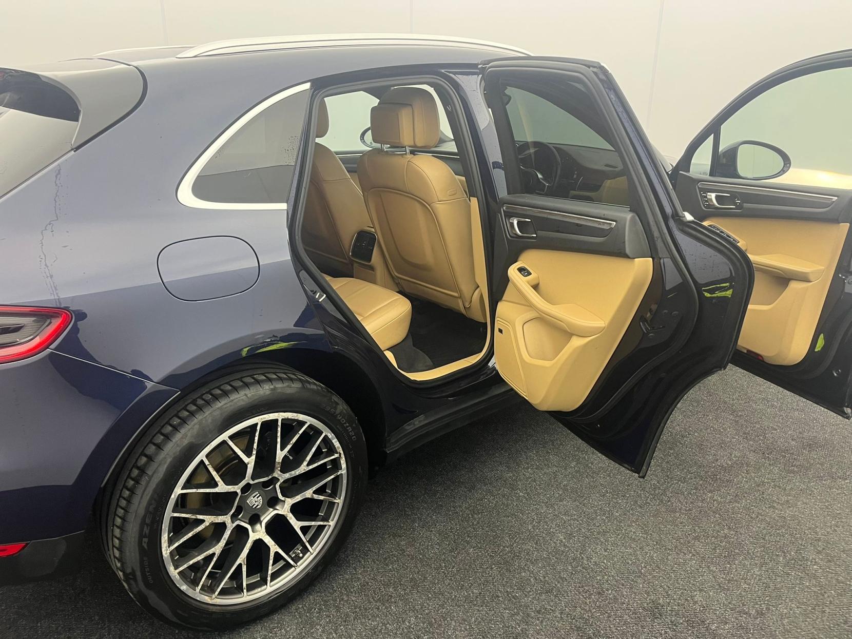 Porsche Macan 2.0T SUV 5dr Petrol PDK 4WD Euro 6 (s/s) (252 ps)