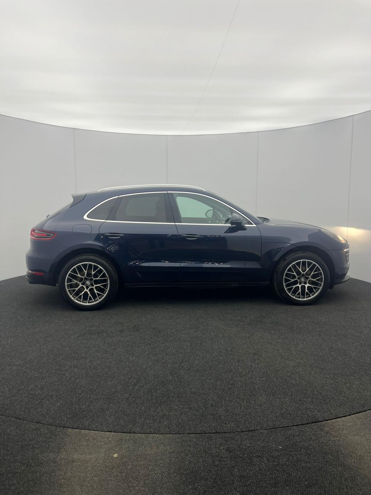 Porsche Macan 2.0T SUV 5dr Petrol PDK 4WD Euro 6 (s/s) (252 ps)