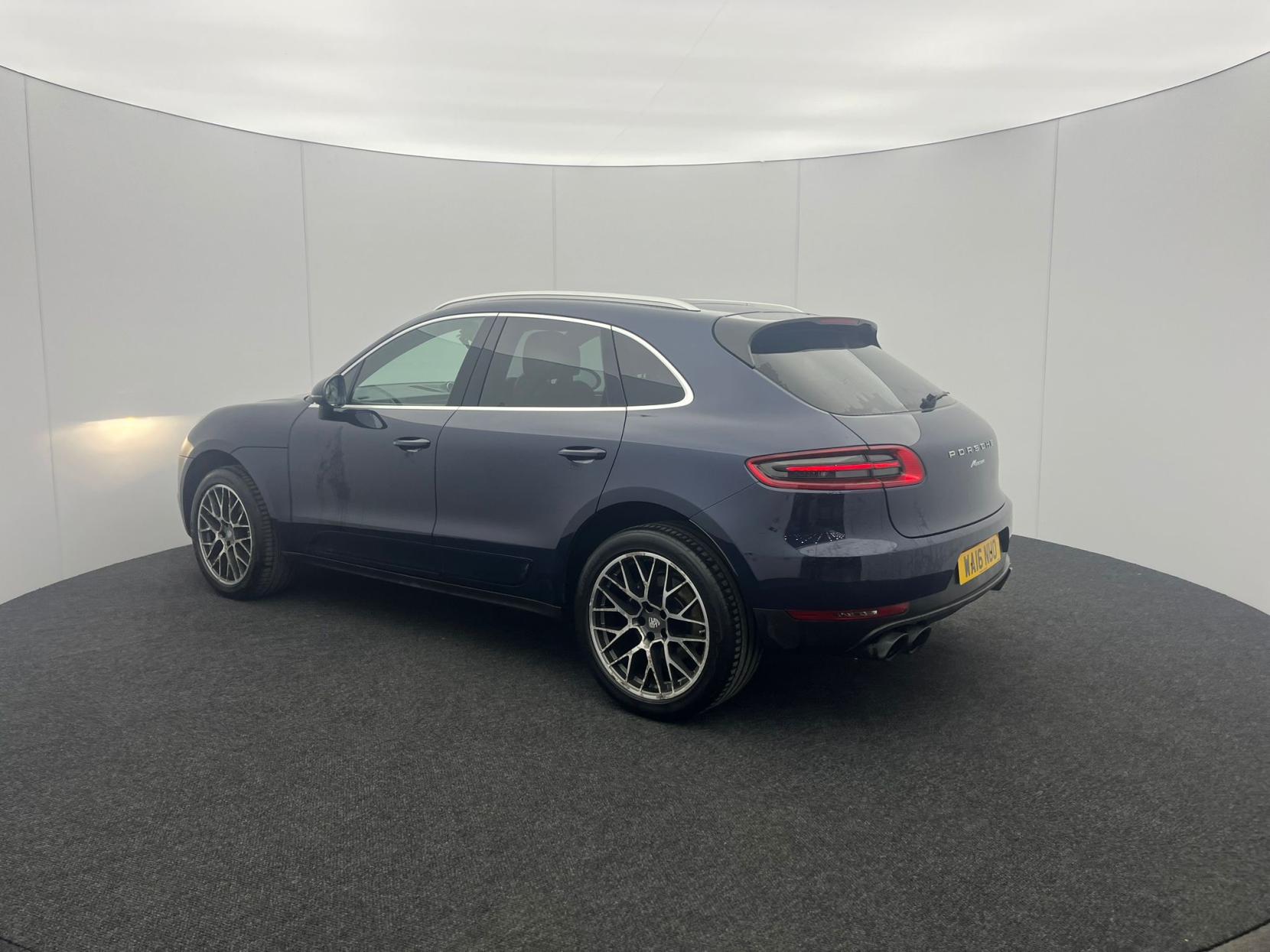 Porsche Macan 2.0T SUV 5dr Petrol PDK 4WD Euro 6 (s/s) (252 ps)