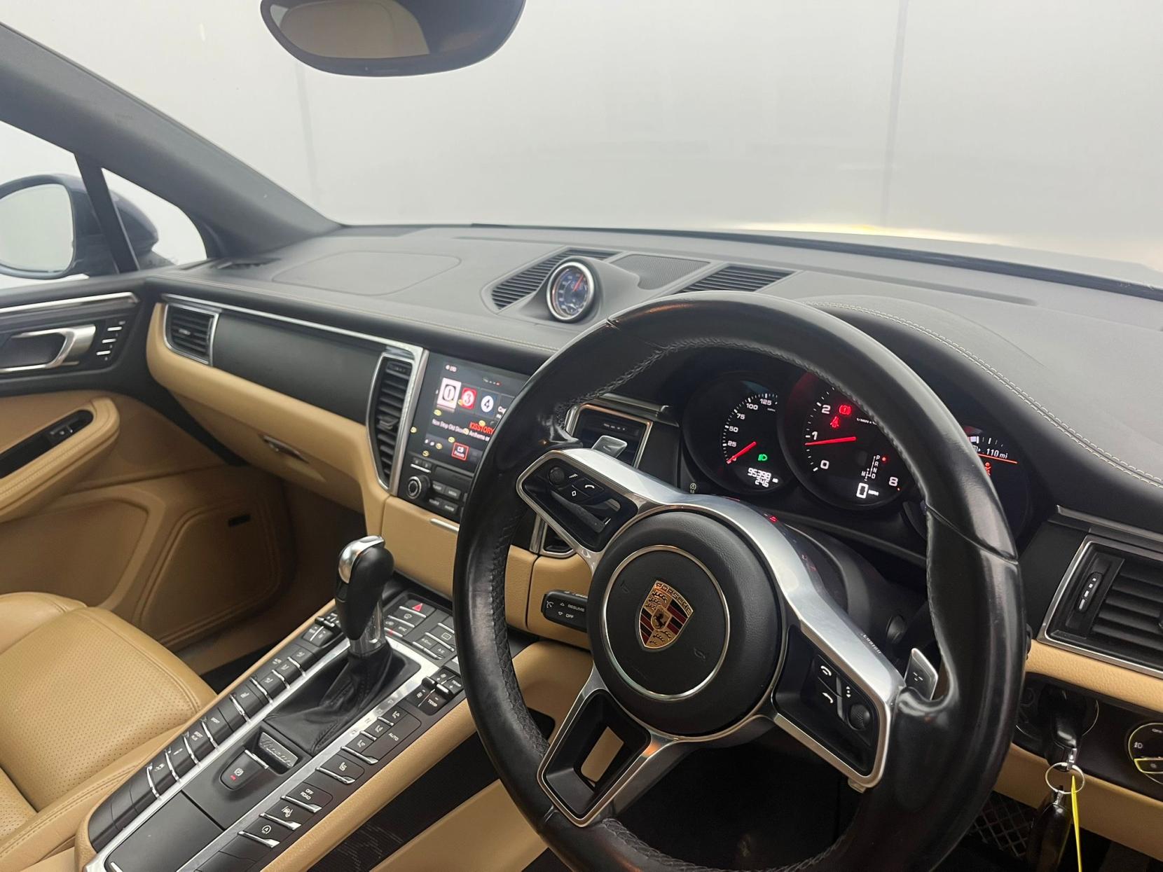 Porsche Macan 2.0T SUV 5dr Petrol PDK 4WD Euro 6 (s/s) (252 ps)